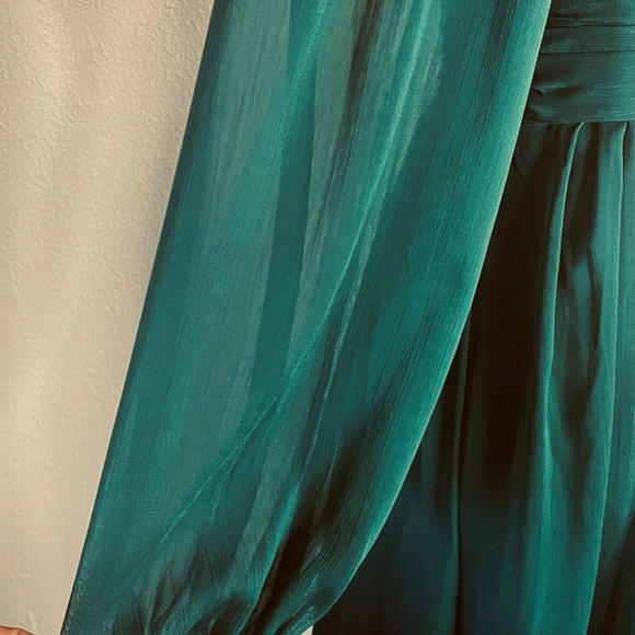 LULU’S Emerald Green XS Sheer Long Sleeves Gown. Elegant/Sophisticated Formal - Picture 14 of 15